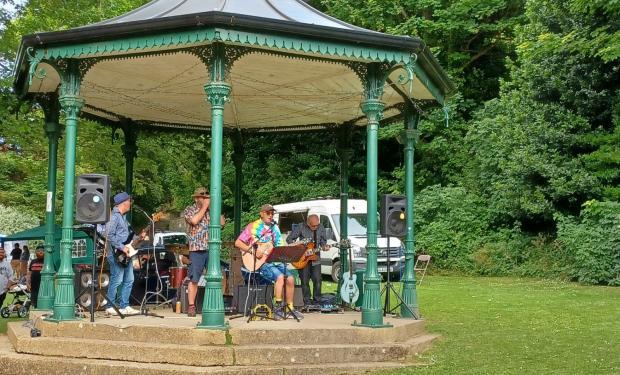 Isle of Wight County Press: The Hillmans at Ventnor Bandstand.