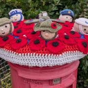 Remembrance postbox topper on Kinchington Road in Carisbrooke