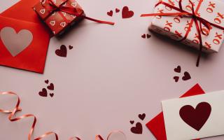 We're rounded up some of the best Valentine's Day stationery from  Paperchase, Papier and more (Canva)